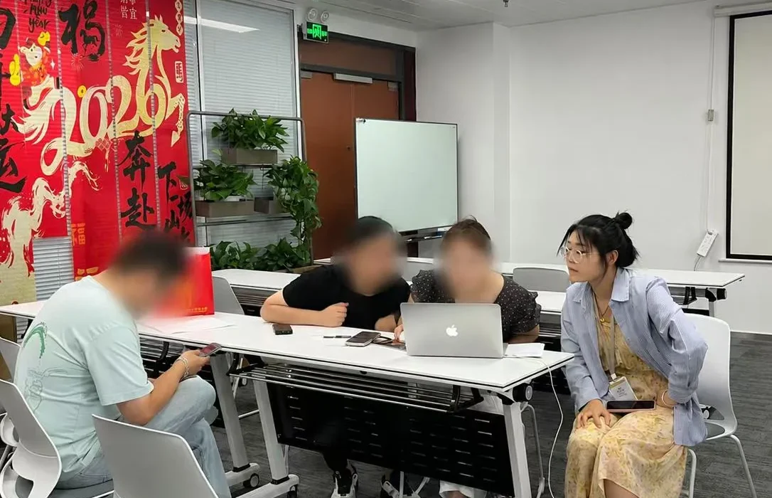 拾山科技与客户围绕海外增长路径和项目落地运营进行深入讨论