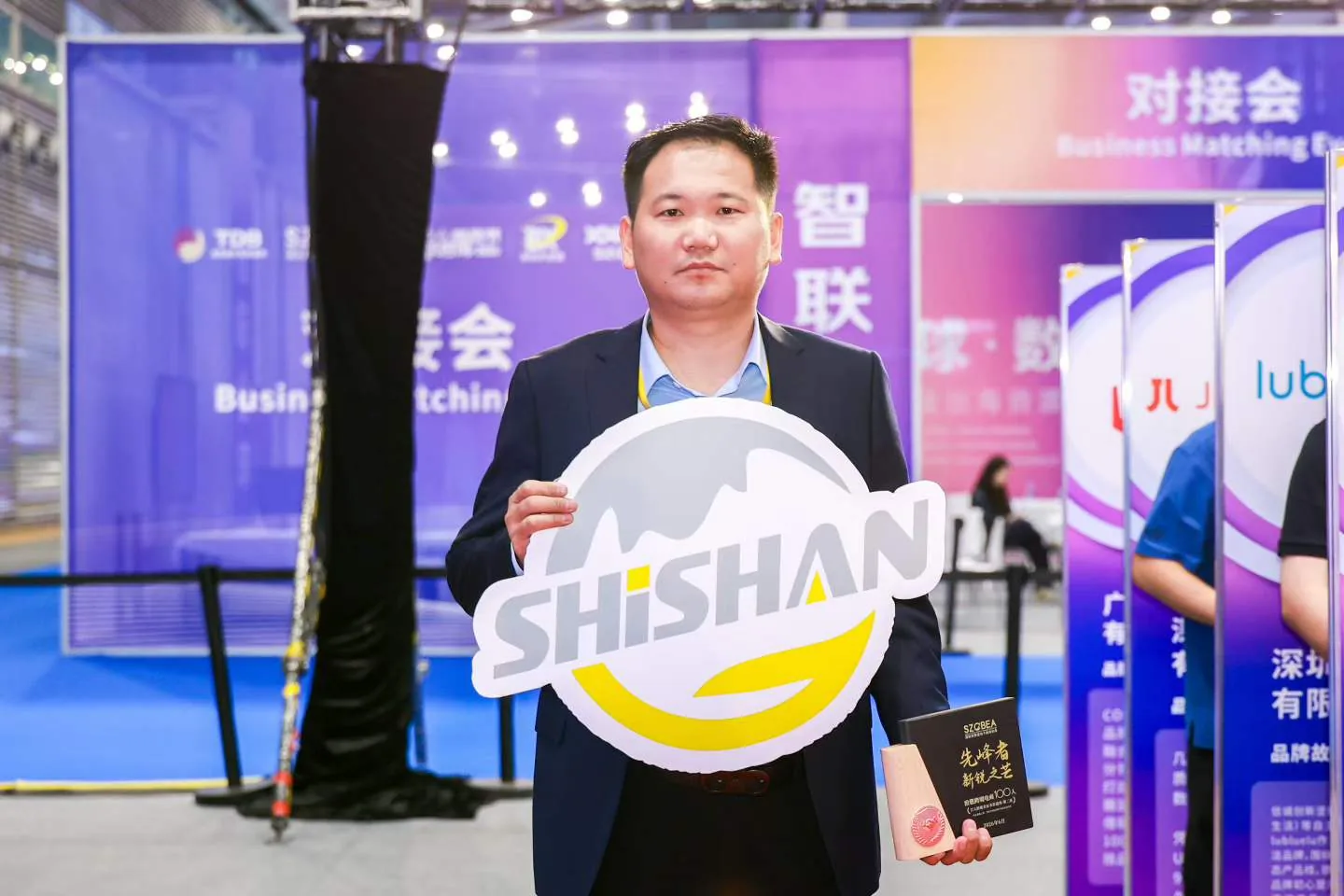 拾山科技获得跨境电商荣誉，体现AI数字化驱动企业出海的服务价值