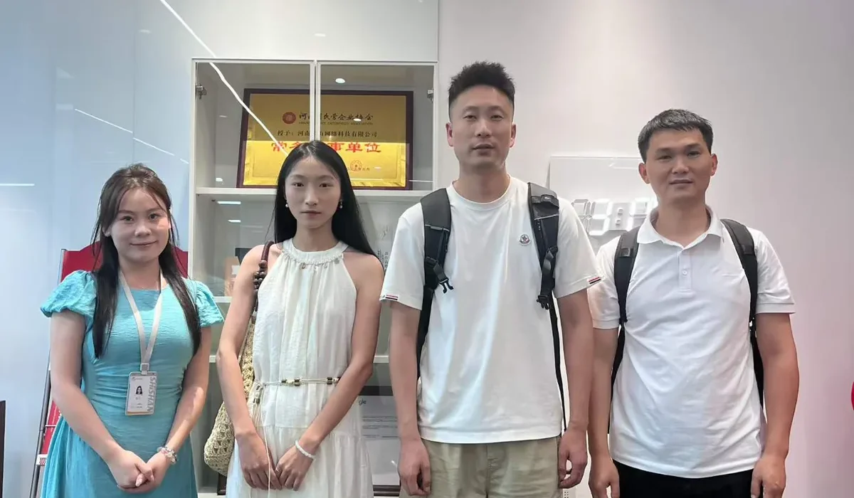 客户到访拾山科技，围绕企业出海服务和业务发展方向进行深度交流