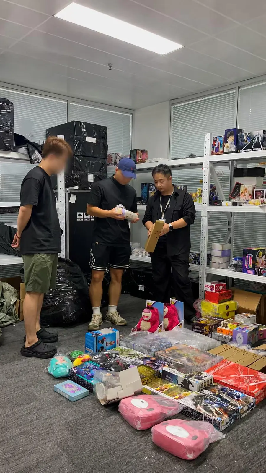 客户到访拾山科技参观跨境运营环境，了解企业出海服务和产品运营流程